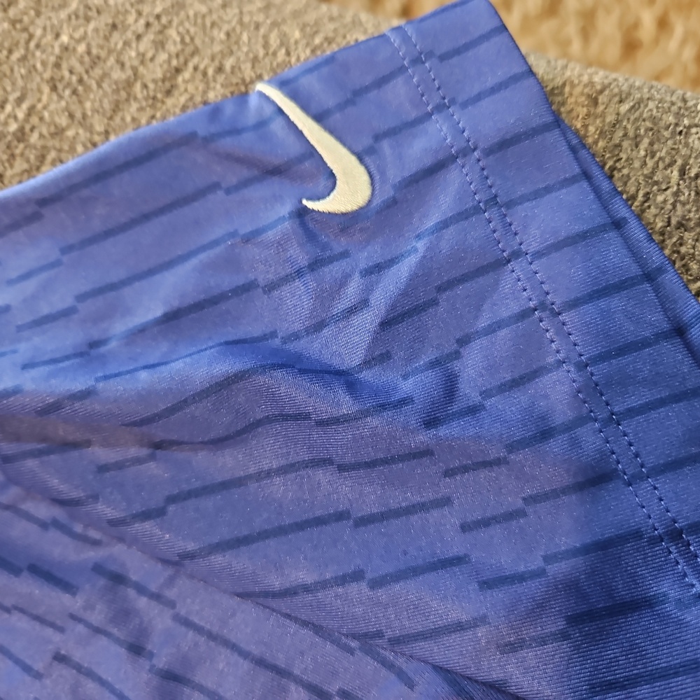 Nike Golf Shirt - Picture 3 of 7
